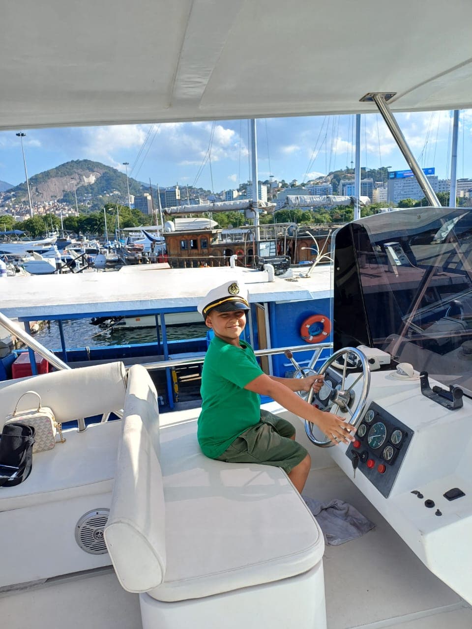 Cliente aproveitando a experiência náutica